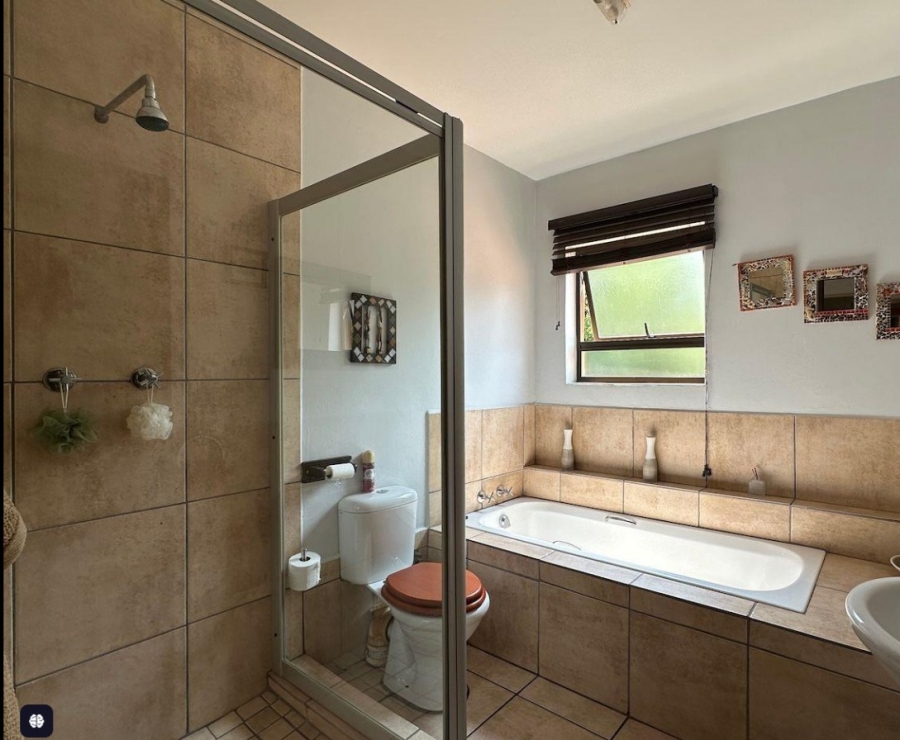 6 Bedroom Property for Sale in Boschenvaal River Front Lodges Free State